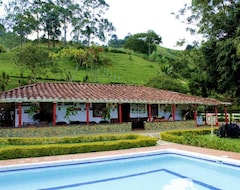 Hotel Finca La Vickyna (Girardota, Colombia)