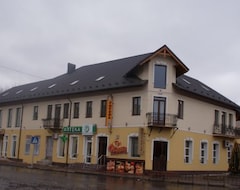 Hotel Zorepad (Zabolotiv, Ukraine)