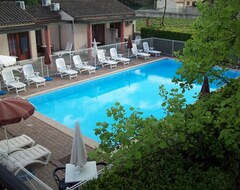Hotel Douce France (Saint-Alban-Auriolles, Frankrig)