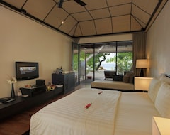 Хотел Lily Beach Resort And Spa (Huvahendhoo, Малдиви)