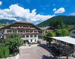 Hotel Weisses Lamm (Welsberg-Taisten, İtalya)