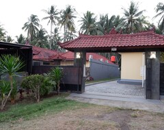 Hotel RedDoorz Plus near Pantai Melase Lombok (Senggigi, Indonezija)