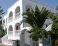 Hotel Finikas (Kamari, Greece)