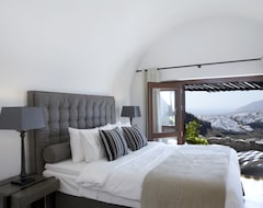 Hotel Honeymoon Petra Villas (Imerovigli, Greece)