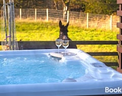 Hele huset/lejligheden Glen Bay Lodge Farm Stay With Hot Tub (New Cumnock, Storbritannien)