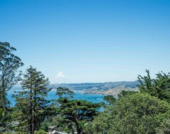 Cijela kuća/apartman Stunning View, 5 Mins To The Beach, Surrounded By Trees And Very Quiet (Pacifica, Sjedinjene Američke Države)