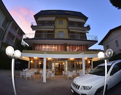 Khách sạn hotel la playa (Pinarella Di Cervia, Ý)