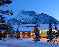 Khách sạn Douglas Fir Resort and Chalets (Banff, Canada)