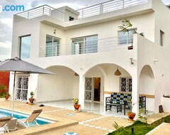 Koko talo/asunto Keur Maty Charmante Et Moderne Villa A Warang (Thiès, Senegal)