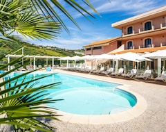 Khách sạn Hotel Villa Elena (Tortoreto, Ý)