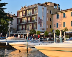 Khách sạn Hotel Ambra (Iseo, Ý)