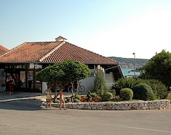 Hotel Jezera Village (Tisno, Hrvatska)