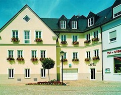 Khách sạn Hotel Gruner Baum (Naila, Đức)