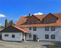 Toàn bộ căn nhà/căn hộ Spacious Group Home Near Edersee And Kellerwald National Park With Garden (Naumburg, Đức)