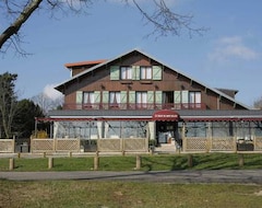 Otel Logis - Le Chalet du Mont Roland (Sampans, Fransa)