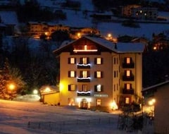 Khách sạn Hotel alle Rose (Cavedago, Ý)