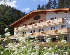 Hotel Family Alm Tirol (Biberwier, Avusturya)