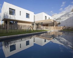 Koko talo/asunto Family House Bordeaux With Large Garden And Pool 10 To 12 Persons (Bordeaux, Ranska)