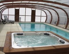 Toàn bộ căn nhà/căn hộ Charming 16 To 30 Pers Pool Heated Indoor Jacuzzi All Seasons (Cherveux, Pháp)