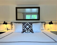 Hotel The Seagrove Suites & Guest Rooms -luxurious 2nd Floor King Guest Room - No Pets (Eastham, Sjedinjene Američke Države)