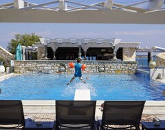 Contaratos Beach Hotel (Naoussa, Grecia)