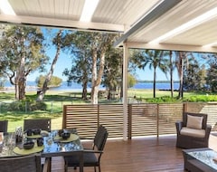 Cijela kuća/apartman Breakwater House - 5 Bedroom Waterfront House With Panoramic Lake Views. (The Entrance, Australija)