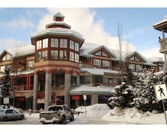 Toàn bộ căn nhà/căn hộ Central Whistler Village Suite - Best Value - Hot Tub & Free Parking & Views! (Whistler, Canada)