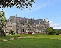 Bed & Breakfast Château de KERVOAZEC - Chambres d'hôtes (Saint Goazec, France)