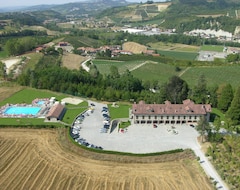 Hotel Tenuta Larenzania (Dogliani, Italy)