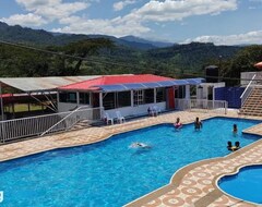 Entire House / Apartment Club Recreativo Las Guitarras (Florián, Colombia)