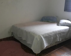 Bed & Breakfast Hostel e Cachaçaria da Cris (Carolina, Brazil)