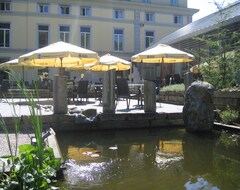 Khách sạn Hotel Castel de Pont-à-Lesse (Dinant, Bỉ)