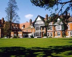 Khách sạn Woodlands Park (Cobham, Vương quốc Anh)