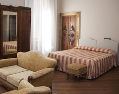 Hotel Tornielli 9 (Novara, Italien)