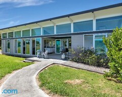 Toàn bộ căn nhà/căn hộ Te Whare Kiwi - Paroa Bay Chalets (Rawhiti, New Zealand)