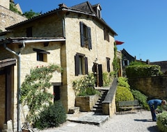 Hotelli Beautiful sunny apartment with terrace, below castle & overlooking valley (Castelnaud-la-Chapelle, Ranska)