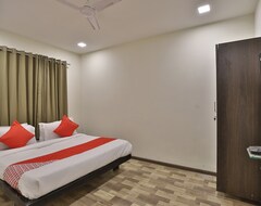Hotel Oyo Flagship 30564 Ripple Mall (Surat, Indija)