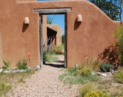 Hotel Splendid Sunny Guest Suite, Private Bath, Country Setting -Covid Safe Practices (Santa Fe, USA)