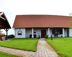 Nhà trọ Falusi Patika - Tisza-to Vendeghaz (Tiszafüred, Hungary)