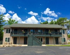 Blue Spruce Motel (Port Austin, USA)