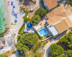 Toàn bộ căn nhà/căn hộ Villa Thalassa: Large Private Pool, Walk To Beach, Sea Views, A/c, Wifi, Car Not Required (Delvinaki, Hy Lạp)
