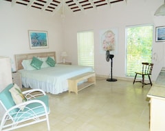 Khách sạn Regatta Point (George Town, Bahamas)