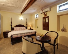 Hotel Jawai Castle - A Heritage in Jawai Leopard Reserve (Pali, India)