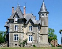Bed & Breakfast Chateau Breduriere (Moutiers-sur-le-Lay, Pháp)