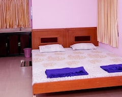 Otel Mega Tourist Home (Thrissur, Hindistan)