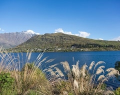 Khách sạn Alpine Village (Queenstown, New Zealand)