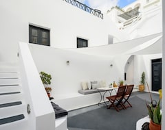 Hotel Firalia, Casa In Rock Suites (Fira, Grækenland)