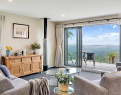 Toàn bộ căn nhà/căn hộ Stunning Retreat Close To Piha & Karekare Beach (Auckland, New Zealand)