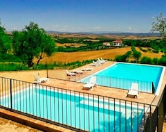 Hotel Asciano lejlighed i middelalderlige landsby med pool i bakkerne i Siena (Asciano, Italien)