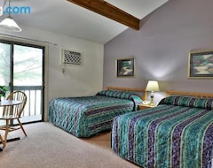 Cedarbrook Standard Hotel Room 201 (Killington, USA)
